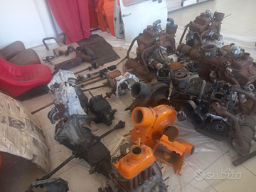 Auto d'epoca parzialmente restaurata