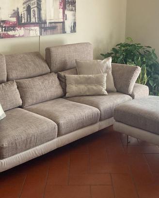 Divano 4 posti con pouf “Gimigliano” Poltronesofà