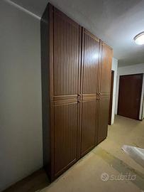 Armadio a muro capiente in legno – H 255 cm