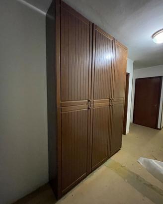 Armadio a muro capiente in legno – H 255 cm