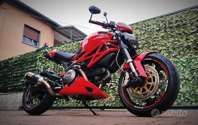 Ducati Monster 696+ naked