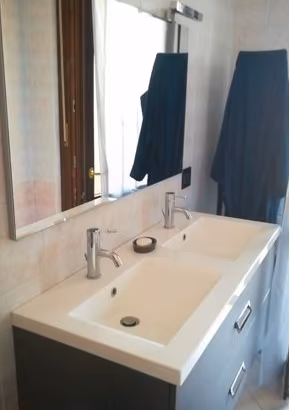 Mobile bagno con doppio lavandino (no specchio)