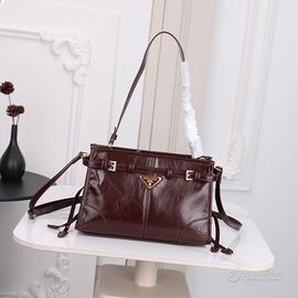 Borsa a mano da donna Prada in pelle vera