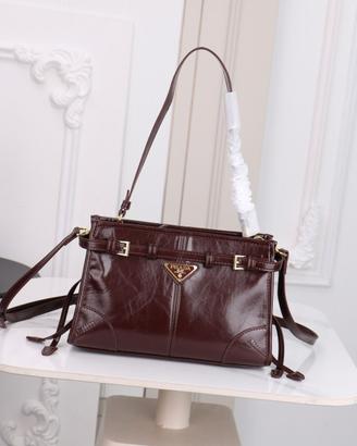 Borsa a mano da donna Prada in pelle vera