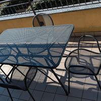 Tavolo e 4 sedie in acciaio EMU modello Athena