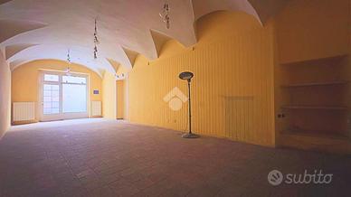 NEGOZIO A NOVI LIGURE