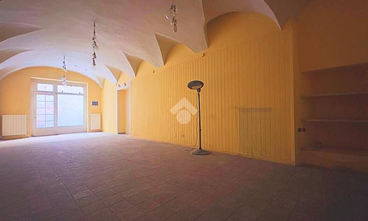 NEGOZIO A NOVI LIGURE