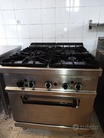 CUCINA PROFESSIONALE 4 FUOCHI CON FORNO STATICO

