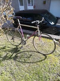 Bici da corsa con manubrio da città