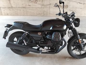 Moto Guzzi V7 Stone