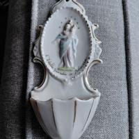 acquasantiera in porcellana