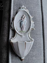 acquasantiera in porcellana