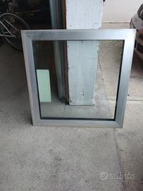 finestra in vetro fissa