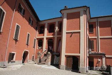 Ponzano monferrato al ampia porzione di edificio