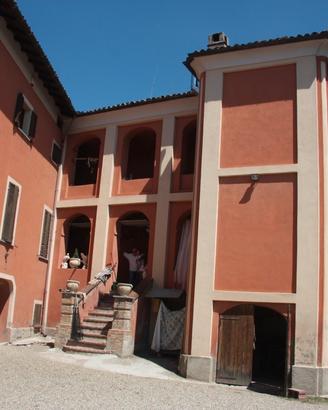 Ponzano monferrato al ampia porzione di edificio