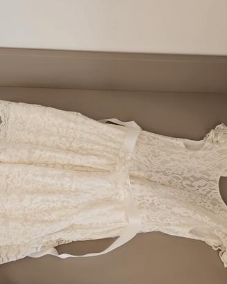 Vestito bimba in pizzo avorio con fiori applicati