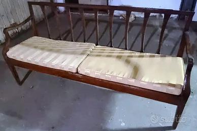 DIVANETTO IN NOCE DEL 700 CON SEDUTA IMPAGLIATA