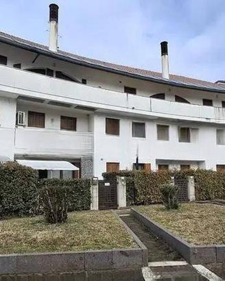 Immobile in asta di 110 m² con 1 locale e box auto