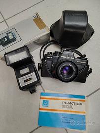 macchina fotografica analogica Praktica + flash