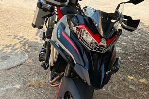 Benelli trk 702x con 2 tagliandi + treno gomme