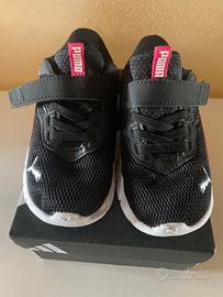Scarpe bimba Puma n.24. Colore nero. Leggerissime.