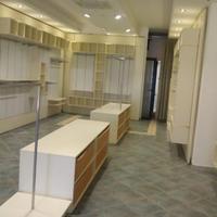 Arredamento negozio in blocco