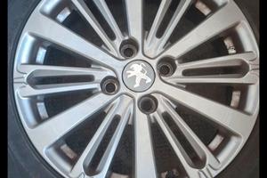cerchi in lega da 16 montati su gomme invernali