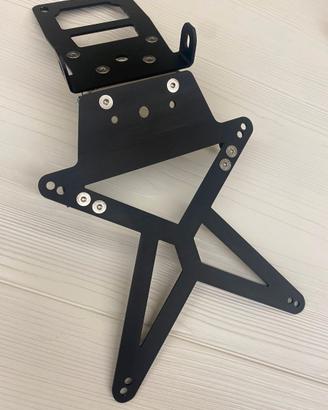 Portatarga regolabile per YAMAHA FZ6