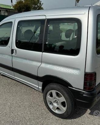 Peugeot ranch 5 posti autovettura