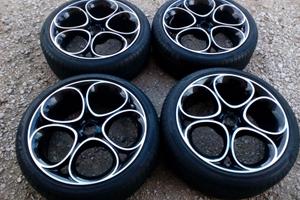 Cerchi e gomme nuove 18 originali alfa romeo