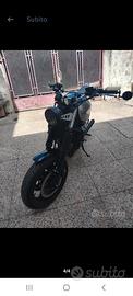 moto thiumph 750