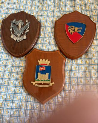 Lotto 3 Crest piccoli varie Armi