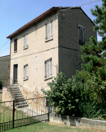 Casa casale rustico con giardino da ristrutturare