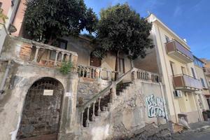 CASA SEMINDIPENDENTE A REGGIO DI CALABRIA