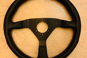 Volante Momo vintage 6 fori