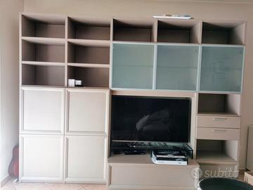 Soggiorno con vetrina