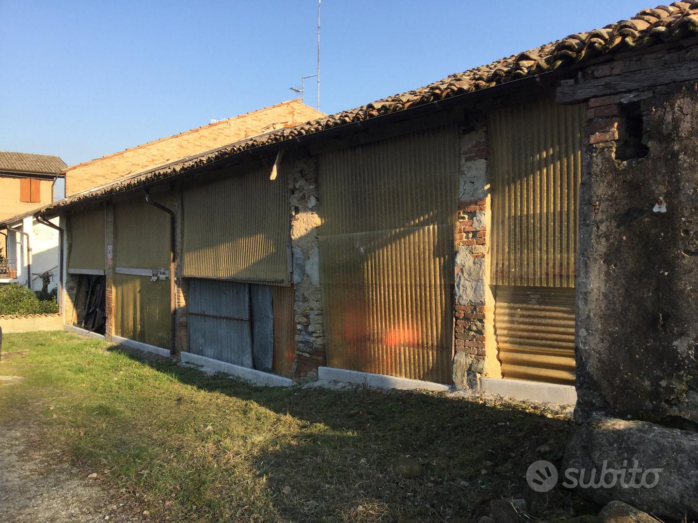 Complesso di rustici da ristrutturare - Altro