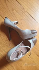 décolleté in pelle con plateau