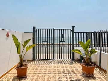 Casa vacanza fronte mare10mt Lung.re 175 Avola SR