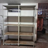 Scaffalatura metallica con 5 ripiani metallici