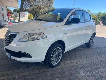 Lancia Ypsilon 0.9 TwinAir 85 CV 5 porte Metano Ec