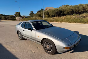 porsche 924 anno 1981 con targa nera e pochi km