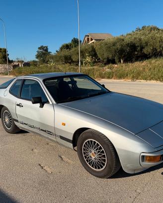 porsche 924 anno 1981 con targa nera e pochi km