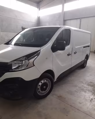 RENAULT TRAFIC PASSO LUNGO