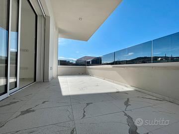 Terrazzo di 30 mq - mare 300 m - centro - box