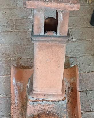 Comignolo in cotto con base.