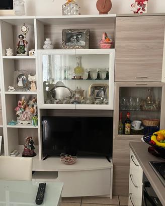 arredamento completo per casa in ottime condizion