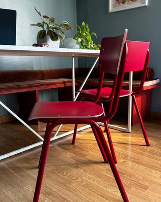 Sedie stile “scuola” rosse