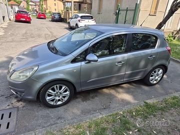 Opel Corsa 2007-bassi consumi-manutenzione recente