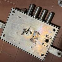 Serratura per porta blindata